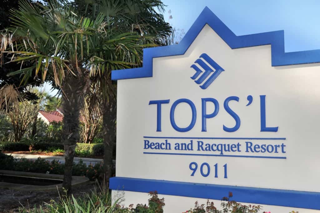 Beachfront condo with Gulf views & private balcony