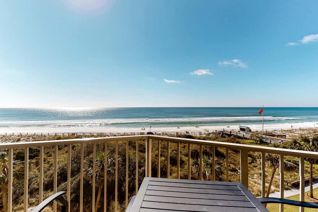 Beachfront condo with Gulf views & private balcony