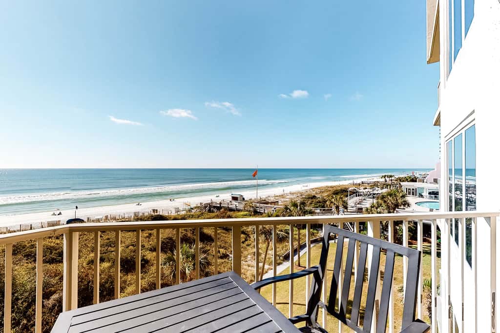 Beachfront condo with Gulf views & private balcony