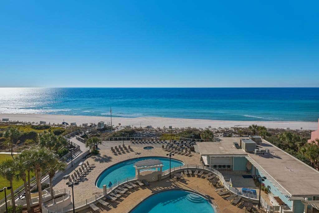 Beachfront condo with Gulf views & private balcony