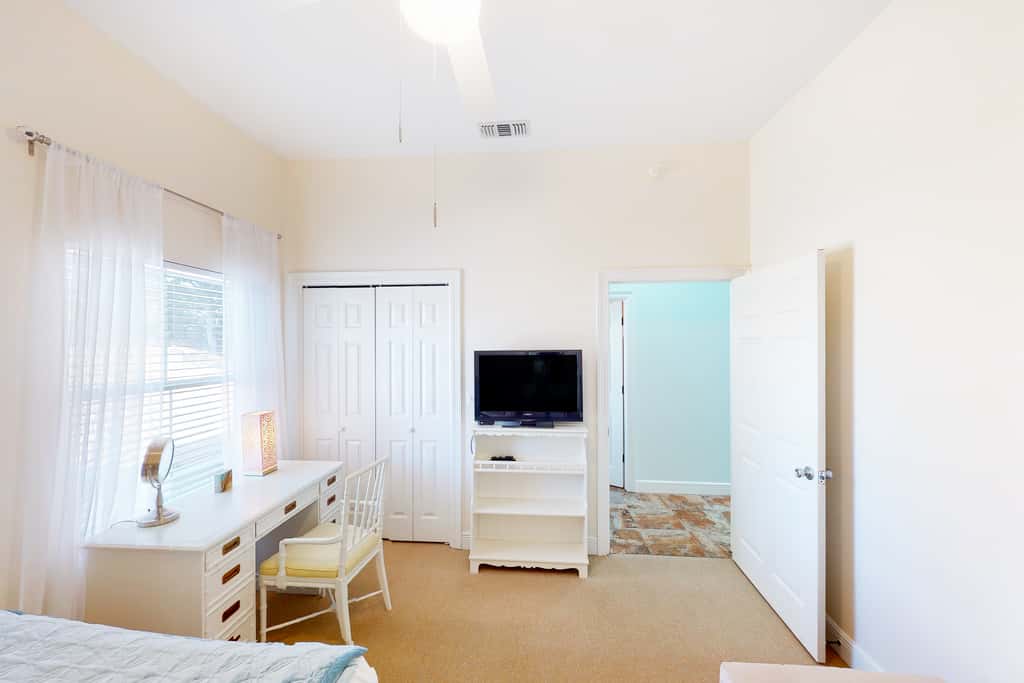 Exclusive 3BR retreat, steps to beach, pools
