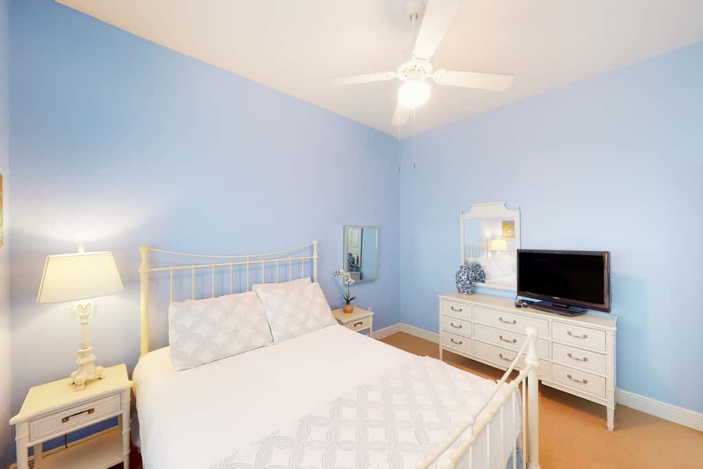Exclusive 3BR retreat, steps to beach, pools