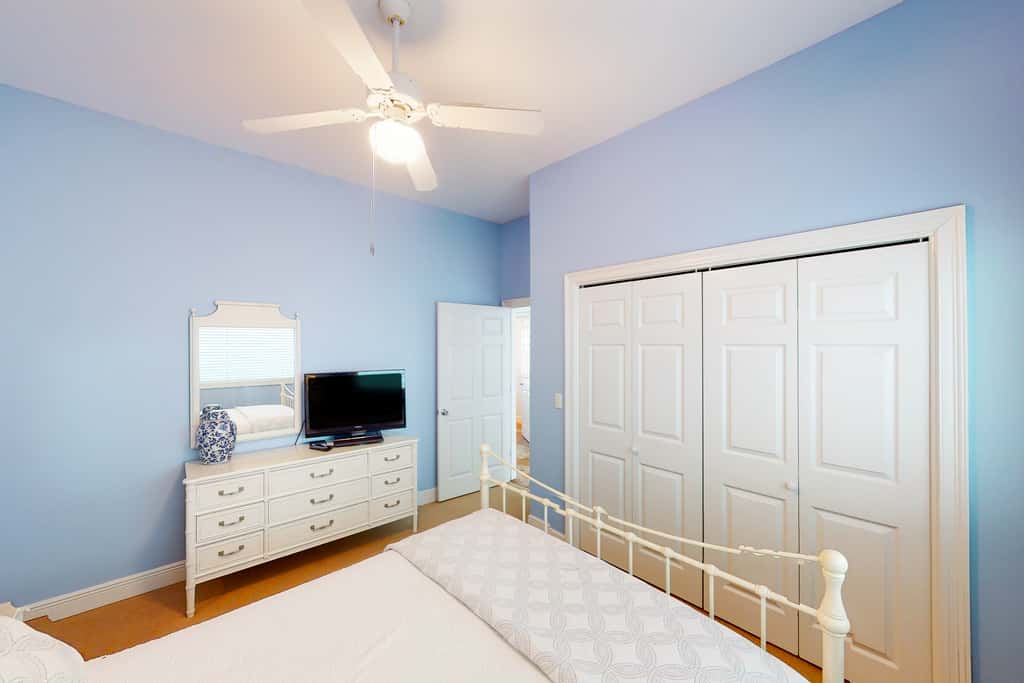 Exclusive 3BR retreat, steps to beach, pools