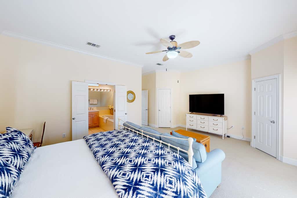 Exclusive 3BR retreat, steps to beach, pools