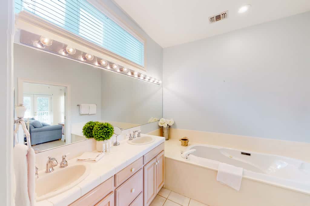 Exclusive 3BR retreat, steps to beach, pools