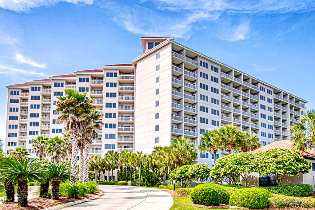 Exclusive Gulf-view condo with balcony
