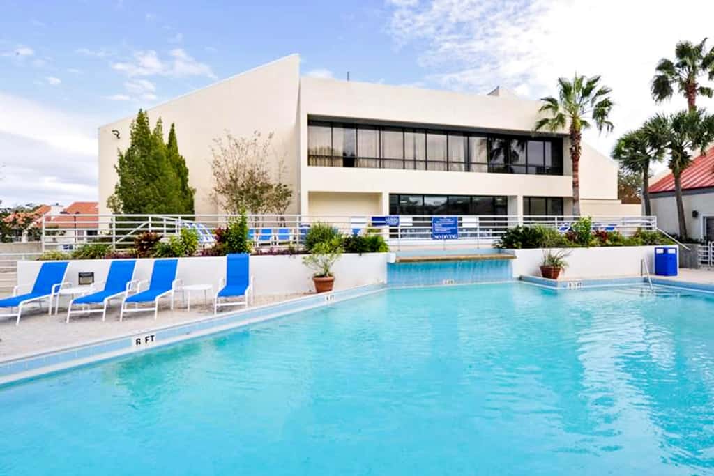 Exclusive Gulf-view condo with balcony