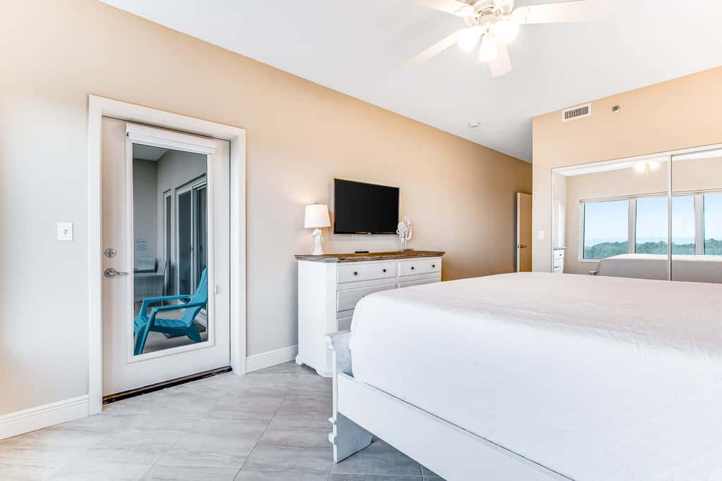 Exclusive Gulf-view condo with balcony