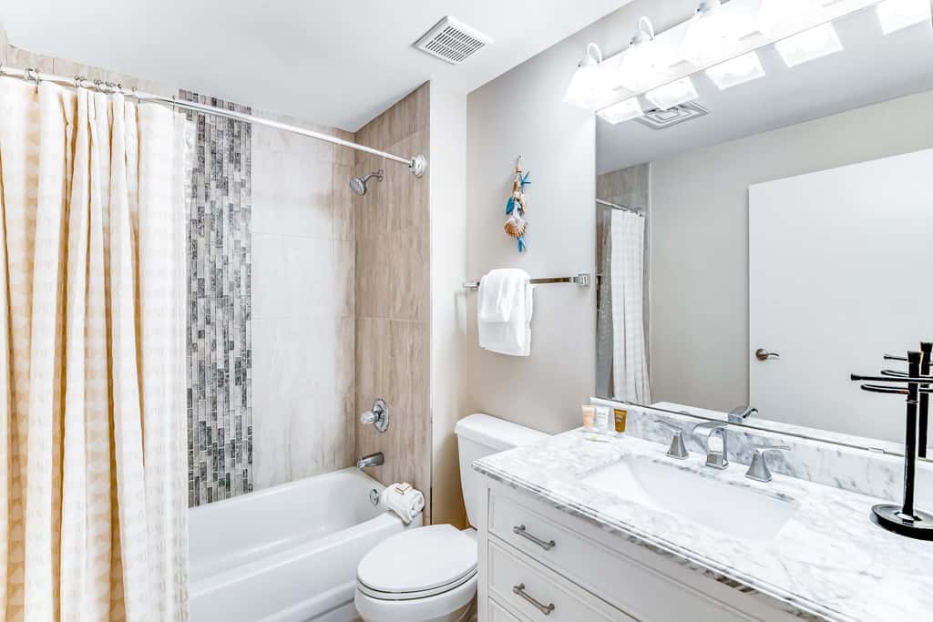 Exclusive Gulf-view condo with balcony