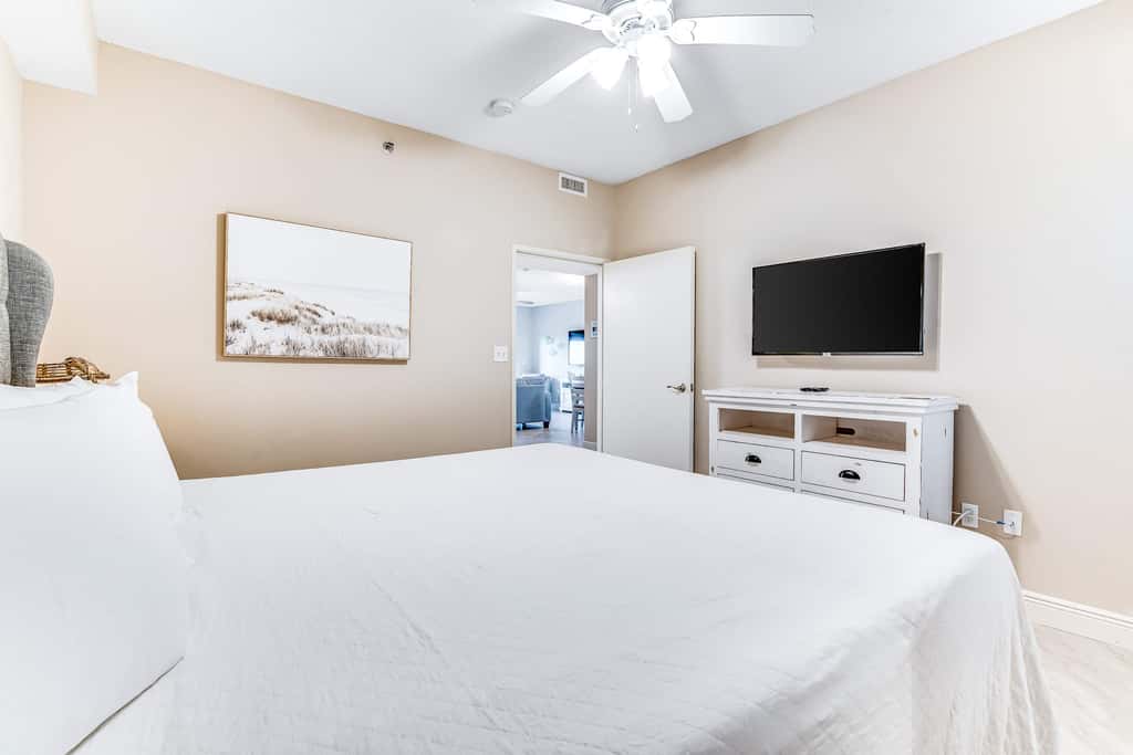 Exclusive Gulf-view condo with balcony