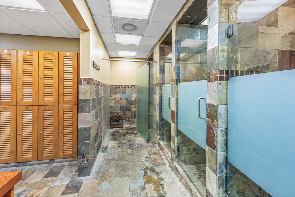 3BR villa w/ private pool & beach access