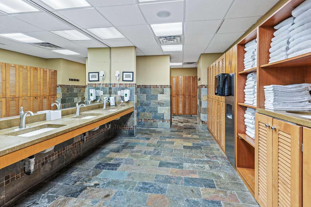 3BR villa w/ private pool & beach access
