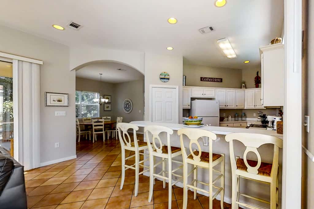 3BR villa w/ private pool & beach access