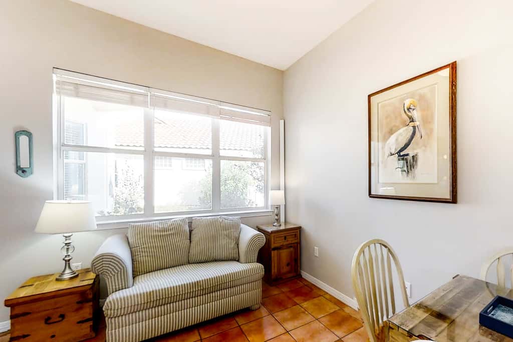 3BR villa w/ private pool & beach access