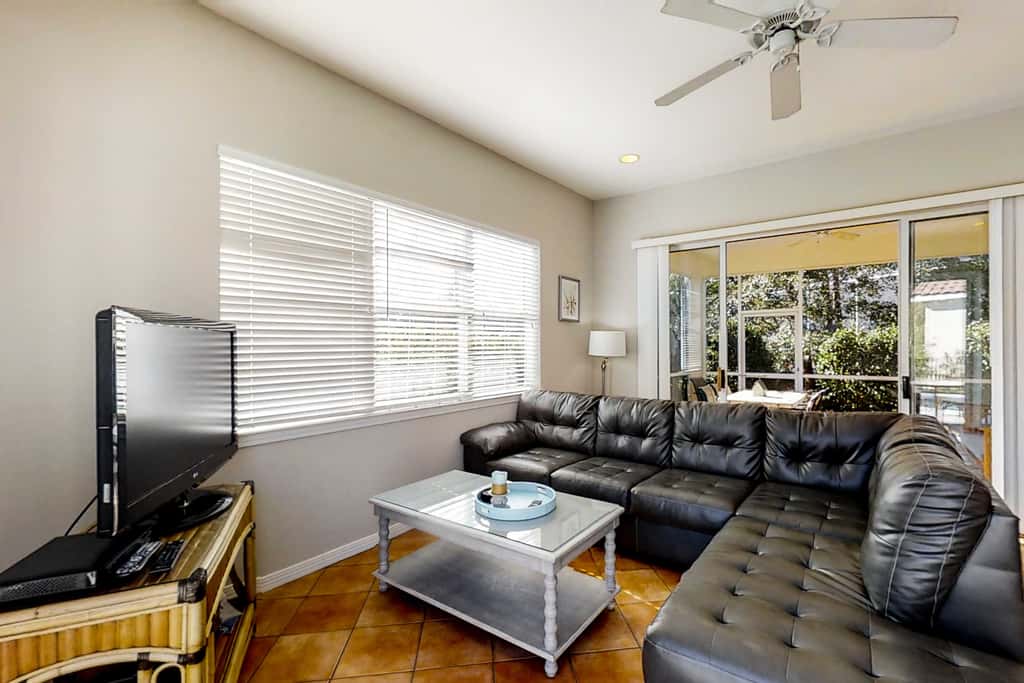 3BR villa w/ private pool & beach access