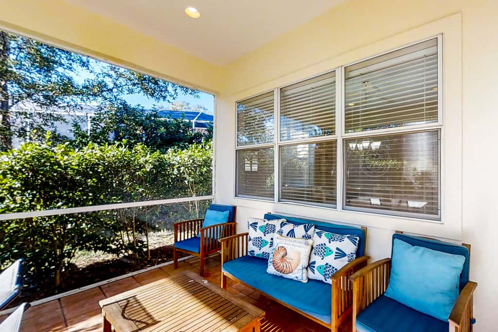3BR villa w/ private pool & beach access