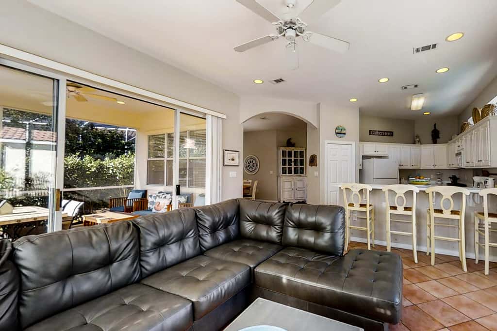 3BR villa w/ private pool & beach access