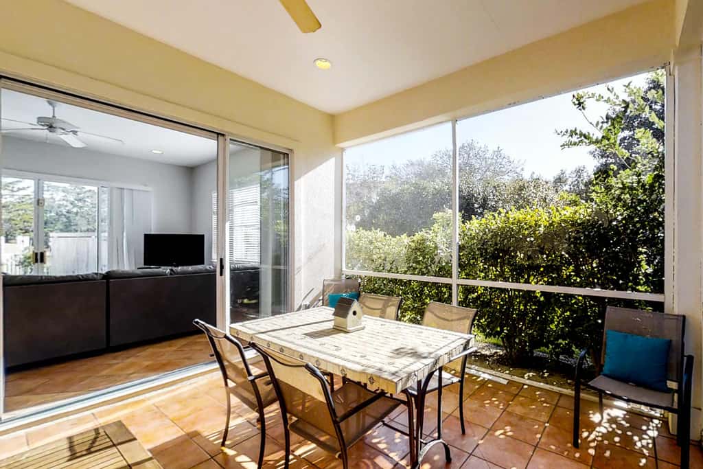 3BR villa w/ private pool & beach access