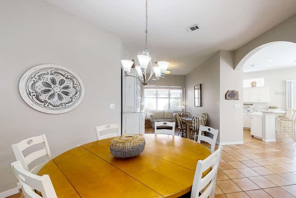 3BR villa w/ private pool & beach access
