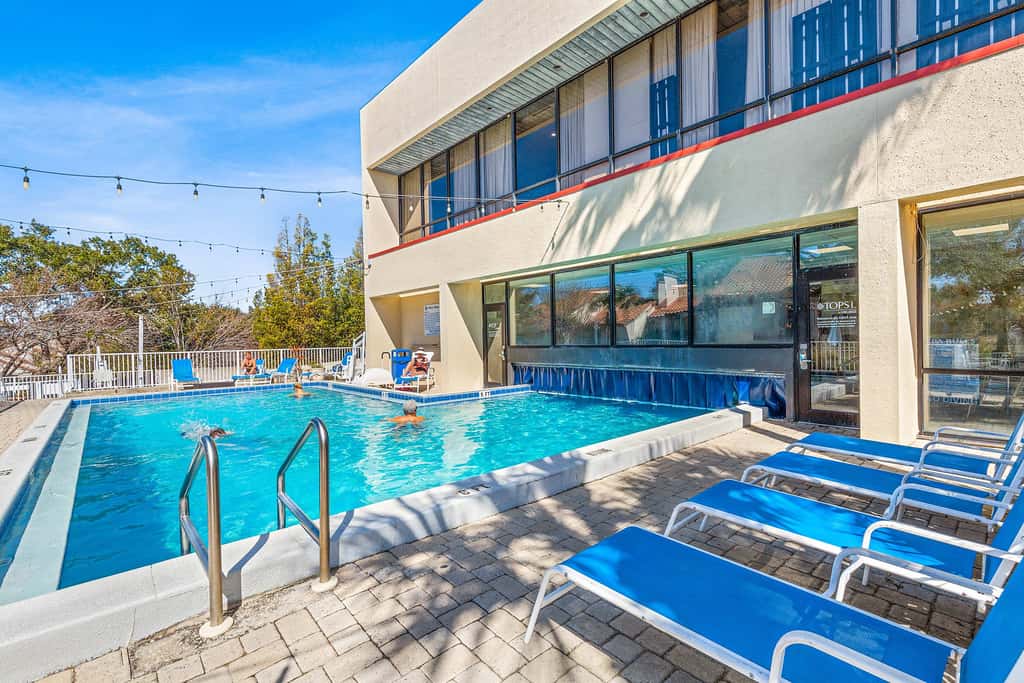 3BR villa w/ private pool & beach access