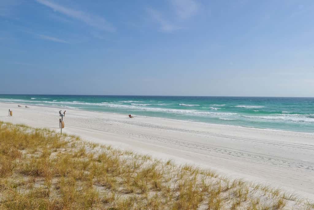 3BR villa w/ private pool & beach access