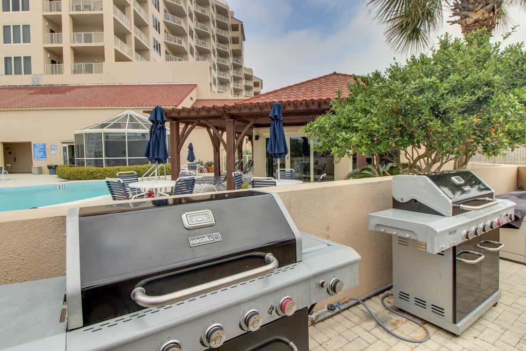 Exclusive 2BR: ocean views, pool, hot tub