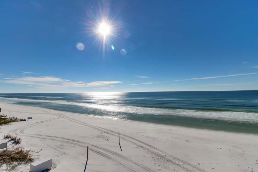 Exclusive 2BR: ocean views, pool, hot tub