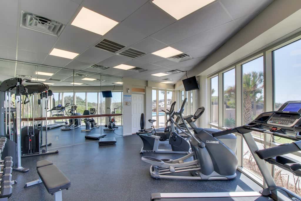 Exclusive 2BR: ocean views, pool, hot tub
