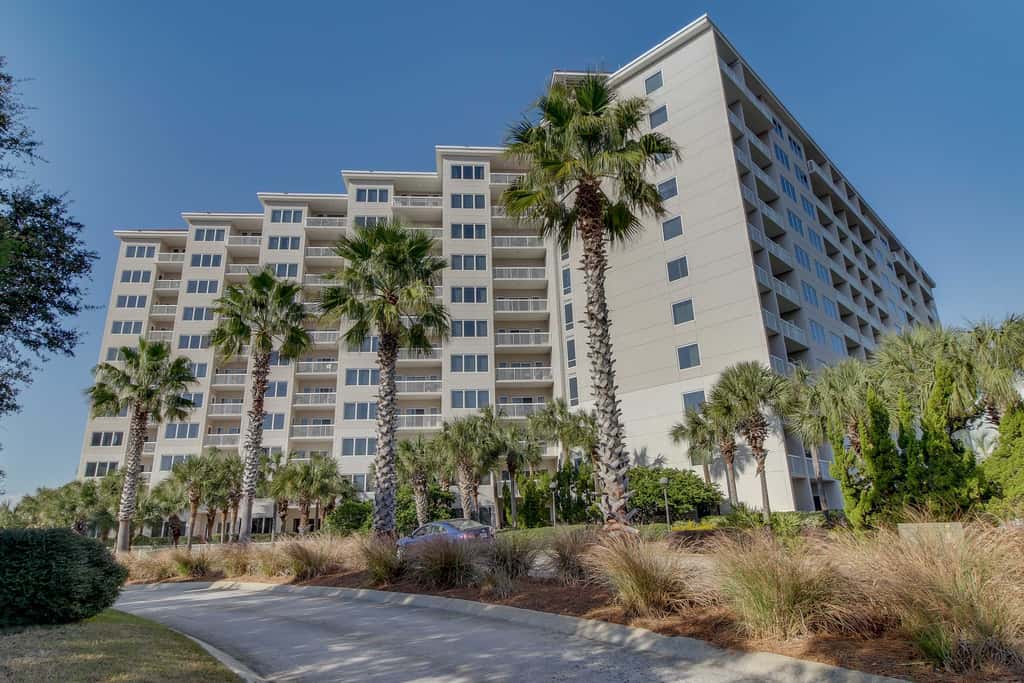 Exclusive 2BR: ocean views, pool, hot tub