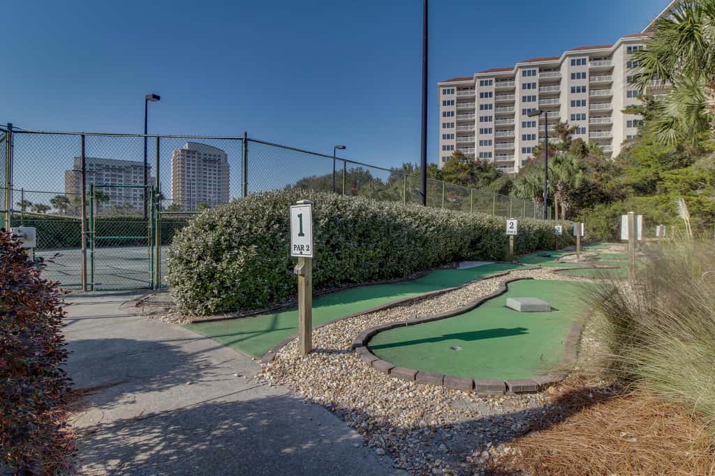 Exclusive 2BR: ocean views, pool, hot tub