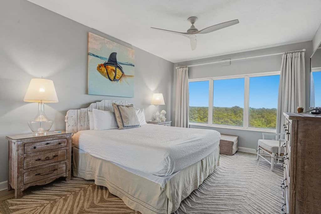 Exclusive 2BR: ocean views, pool, hot tub