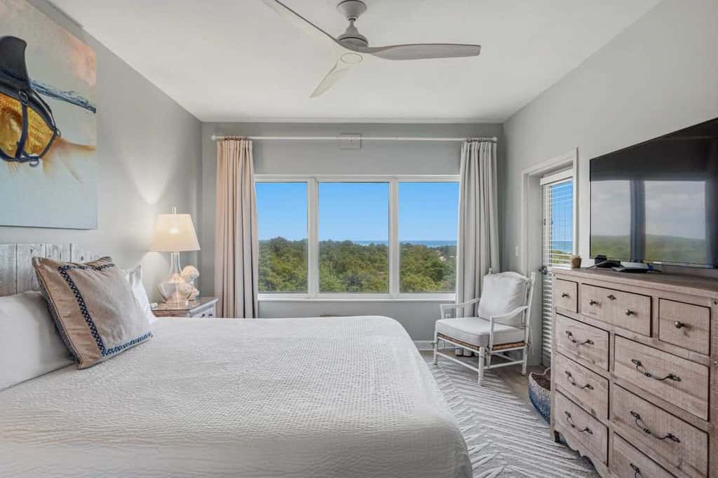 Exclusive 2BR: ocean views, pool, hot tub