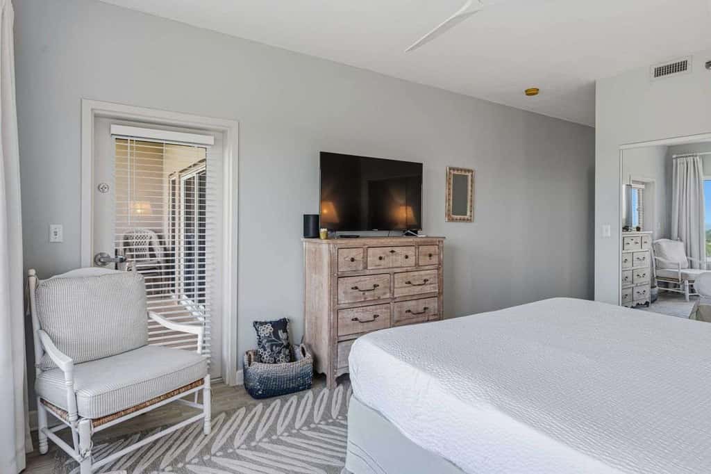 Exclusive 2BR: ocean views, pool, hot tub