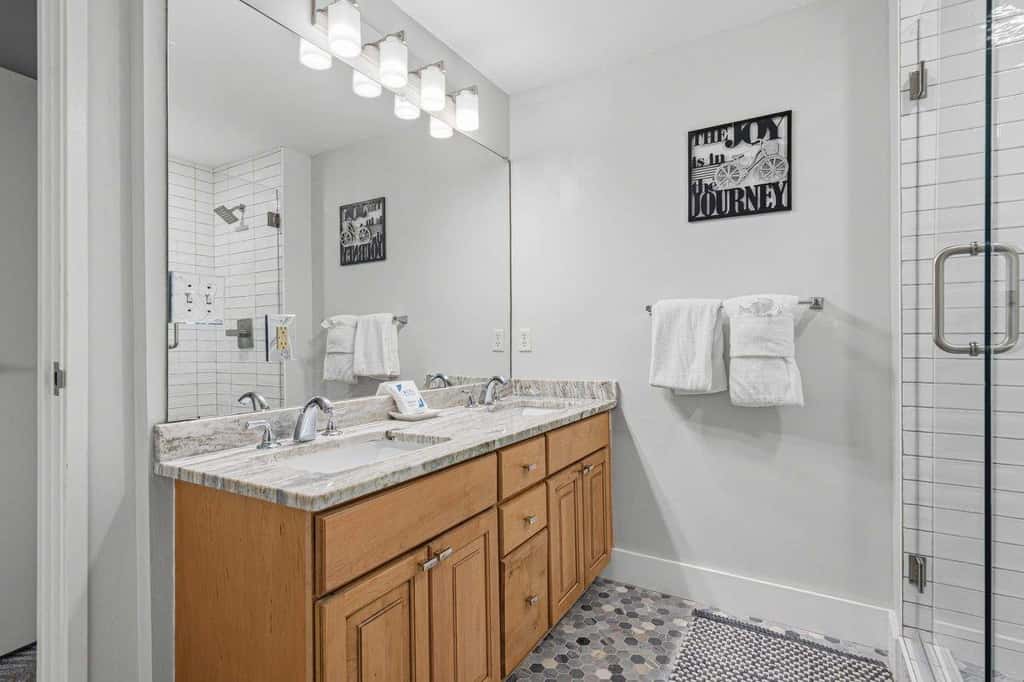 Exclusive 2BR: ocean views, pool, hot tub