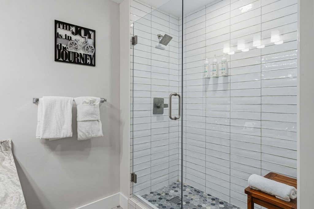 Exclusive 2BR: ocean views, pool, hot tub