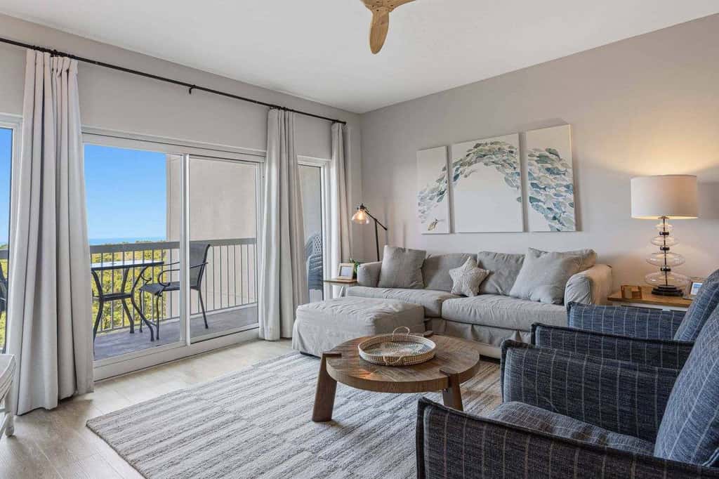 Exclusive 2BR: ocean views, pool, hot tub