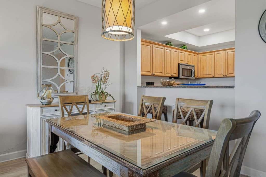 Exclusive 2BR: ocean views, pool, hot tub
