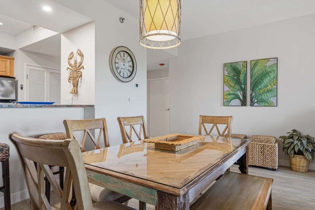 Exclusive 2BR: ocean views, pool, hot tub
