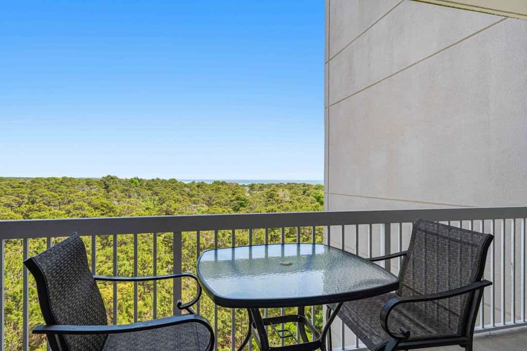 Exclusive 2BR: ocean views, pool, hot tub