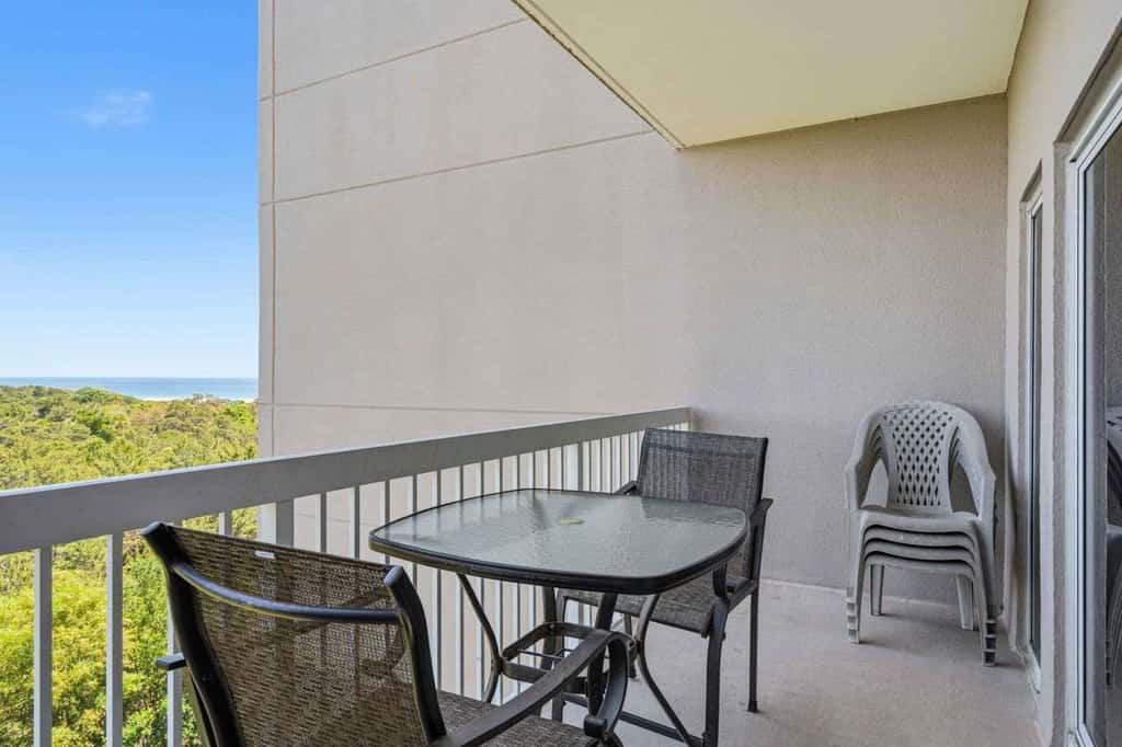 Exclusive 2BR: ocean views, pool, hot tub