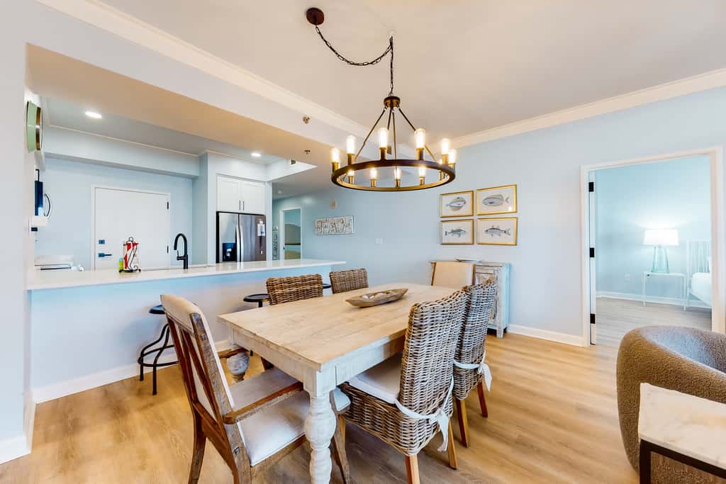 Beachfront condo w/ Gulf views & pool access