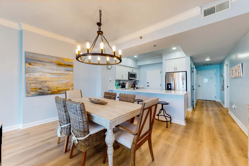 Beachfront condo w/ Gulf views & pool access