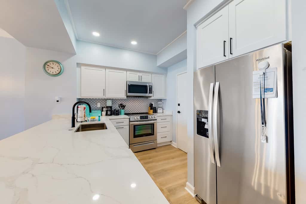 Beachfront condo w/ Gulf views & pool access