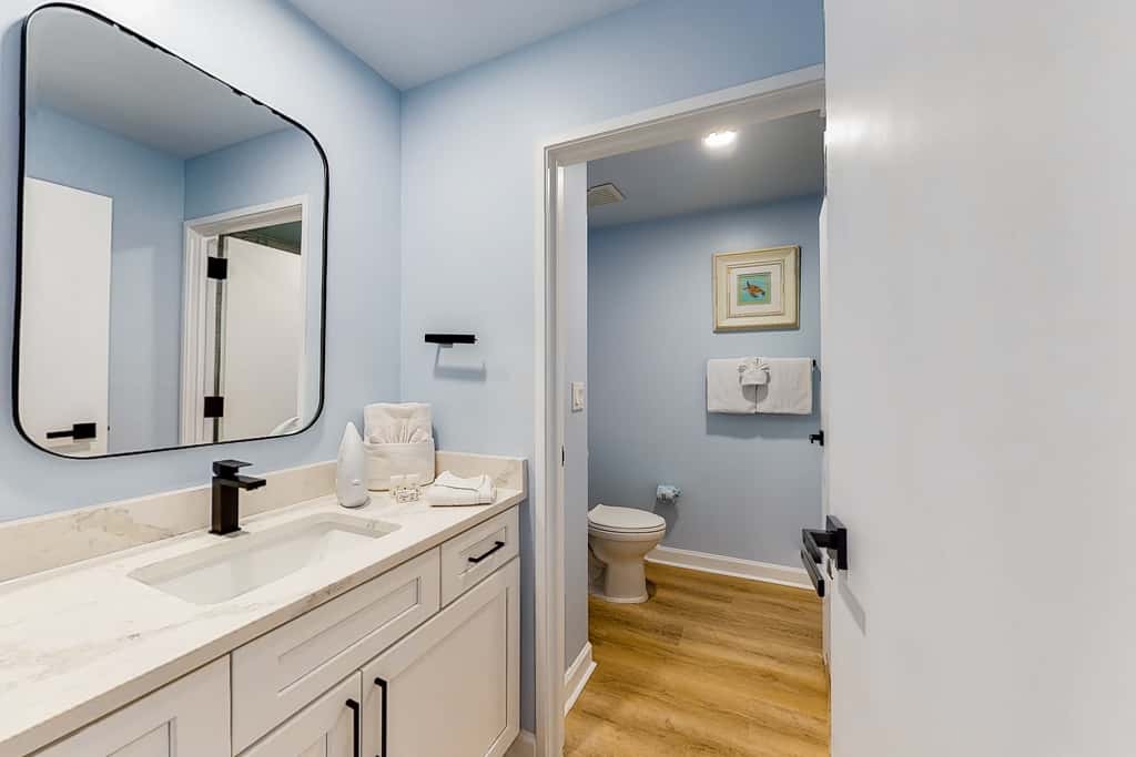 Beachfront condo w/ Gulf views & pool access