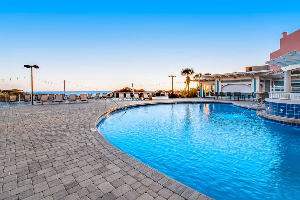 Beachfront condo w/ Gulf views & pool access