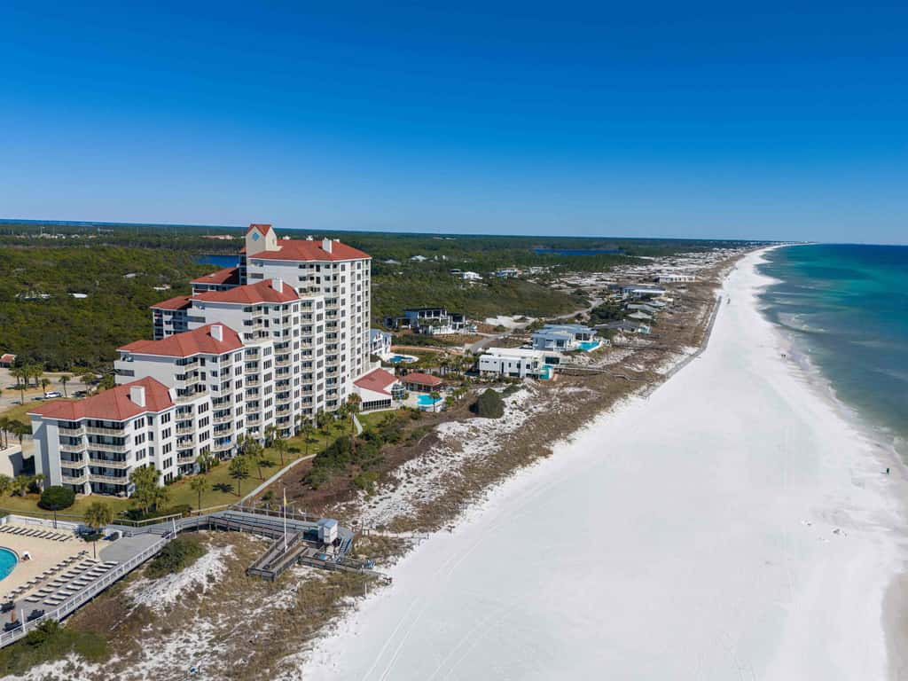 Beachfront condo w/ Gulf views & pool access