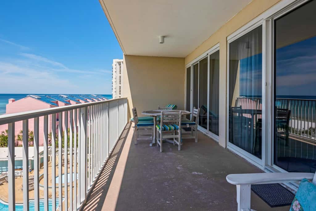 Beachfront condo with Gulf views & pool access