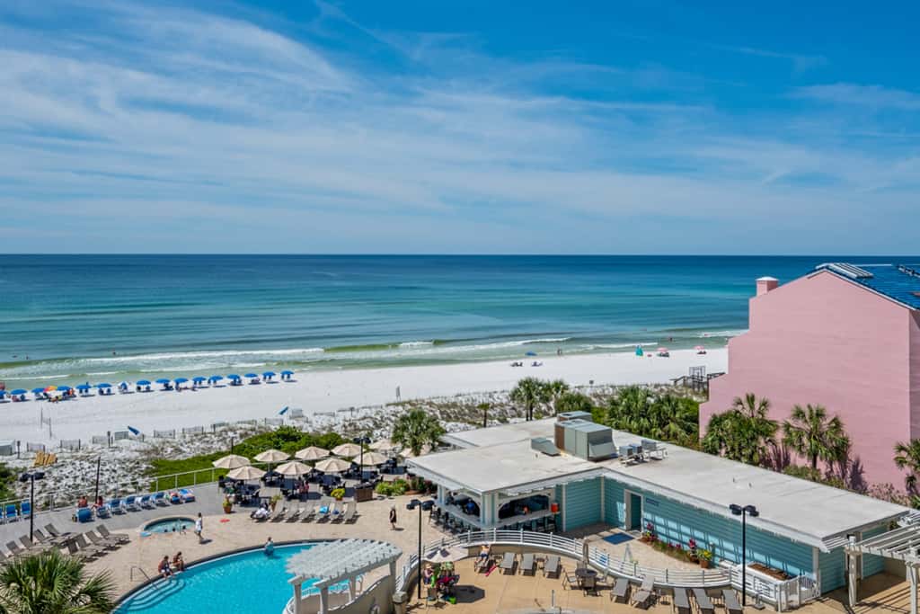 Beachfront condo with Gulf views & pool access