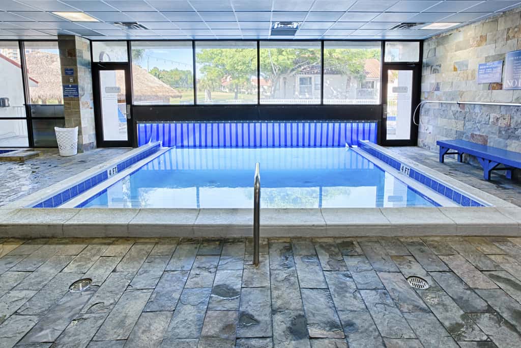 Beachfront condo with Gulf views & pool access