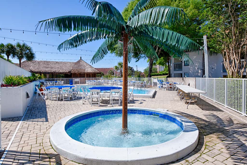 Beachfront condo with Gulf views & pool access